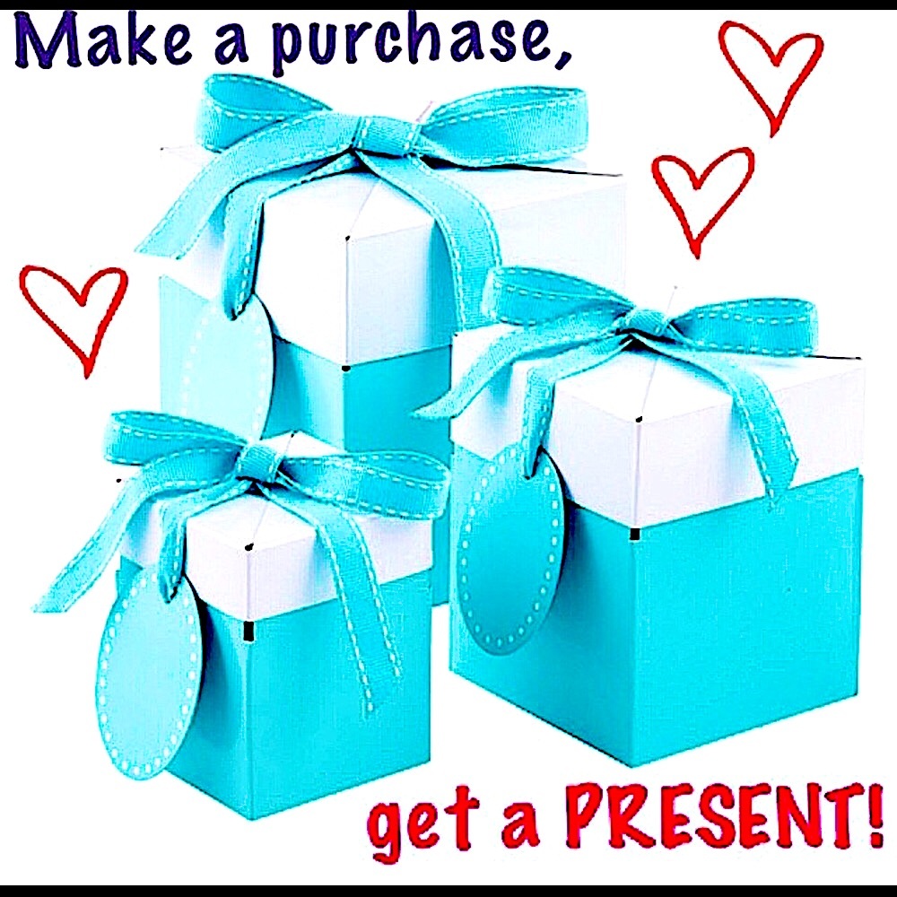 👀READ/WHEN YOU PURCHASE A ITEM FROM MY CLOSET YOU WILL GET A CLOTHING ITEM